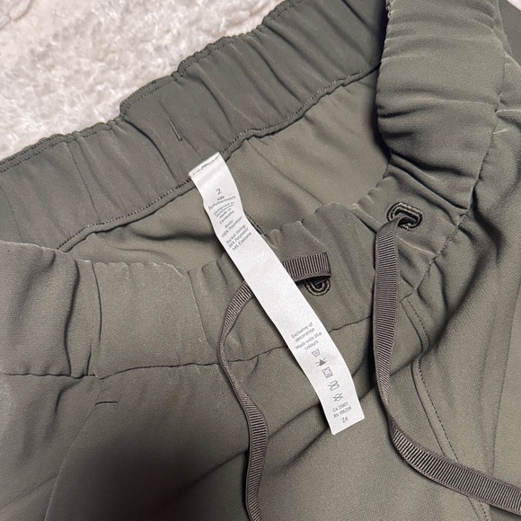 lululemon athletica Olive Green cropped Pants size 2 - Picture 4 of 5
